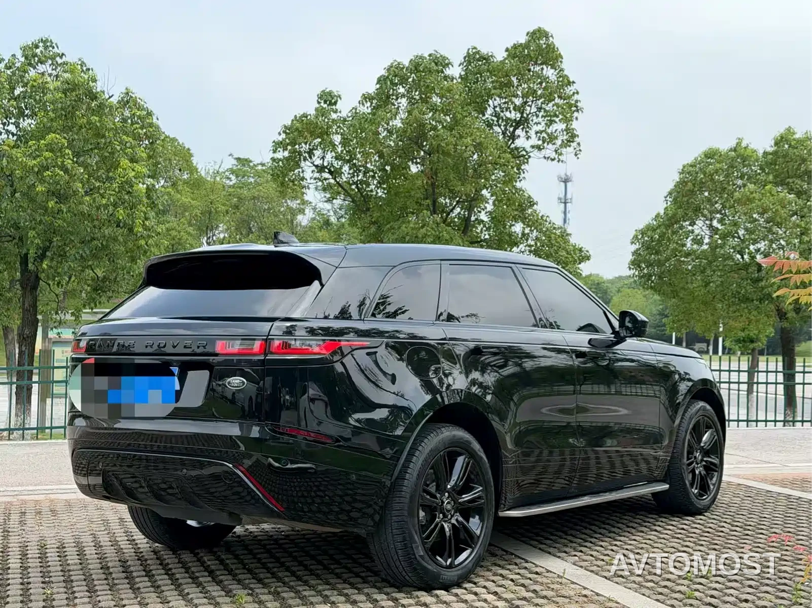 Land Rover Range Rover Velar 2023 250PS Gloss Black Collector's Edition — фото 9