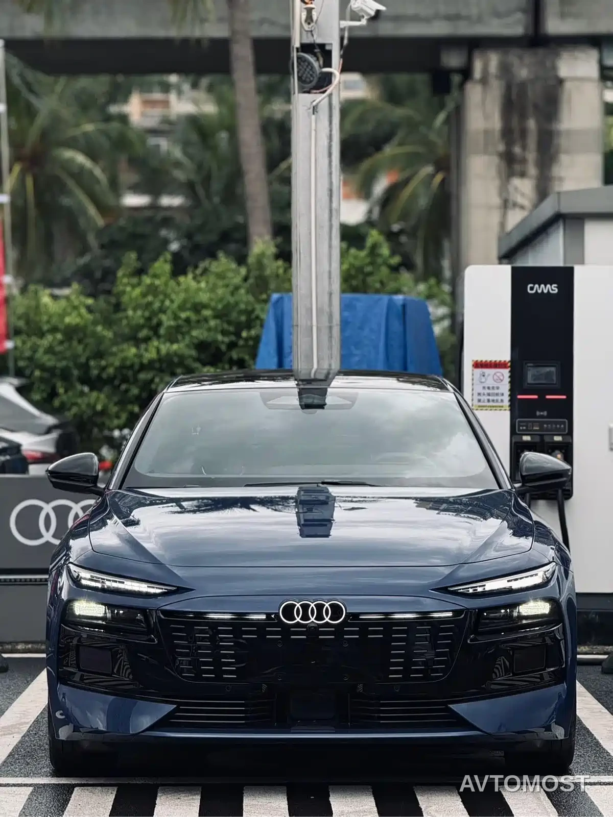 Audi A6L e-tron — фото 1