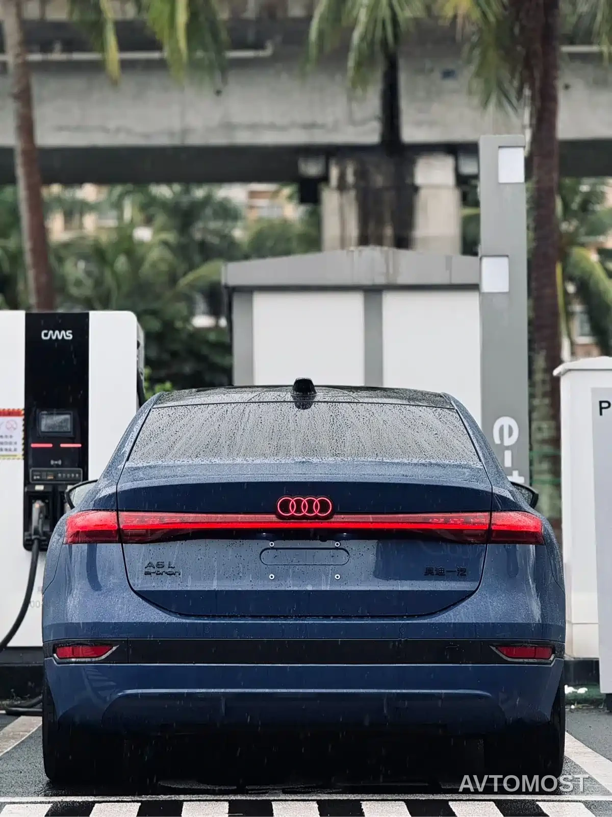 Audi A6L e-tron — фото 14