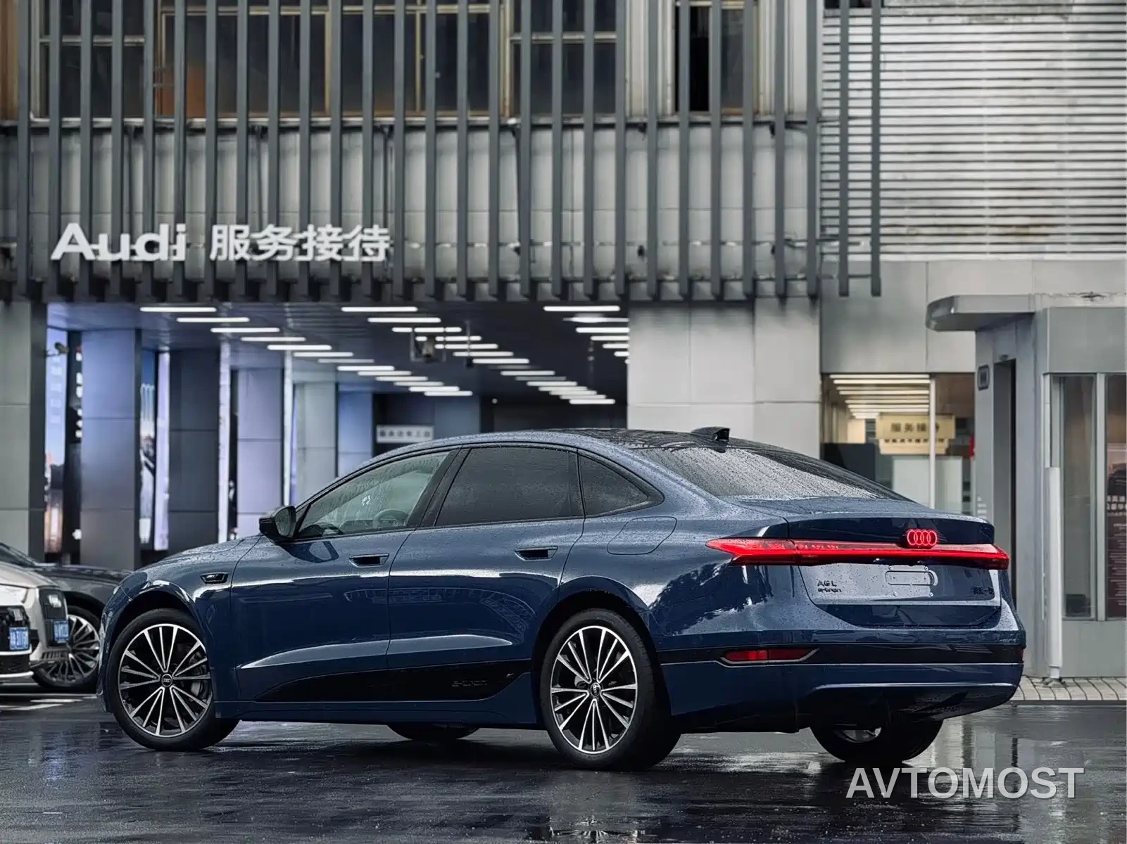 Audi A6L e-tron — фото 15