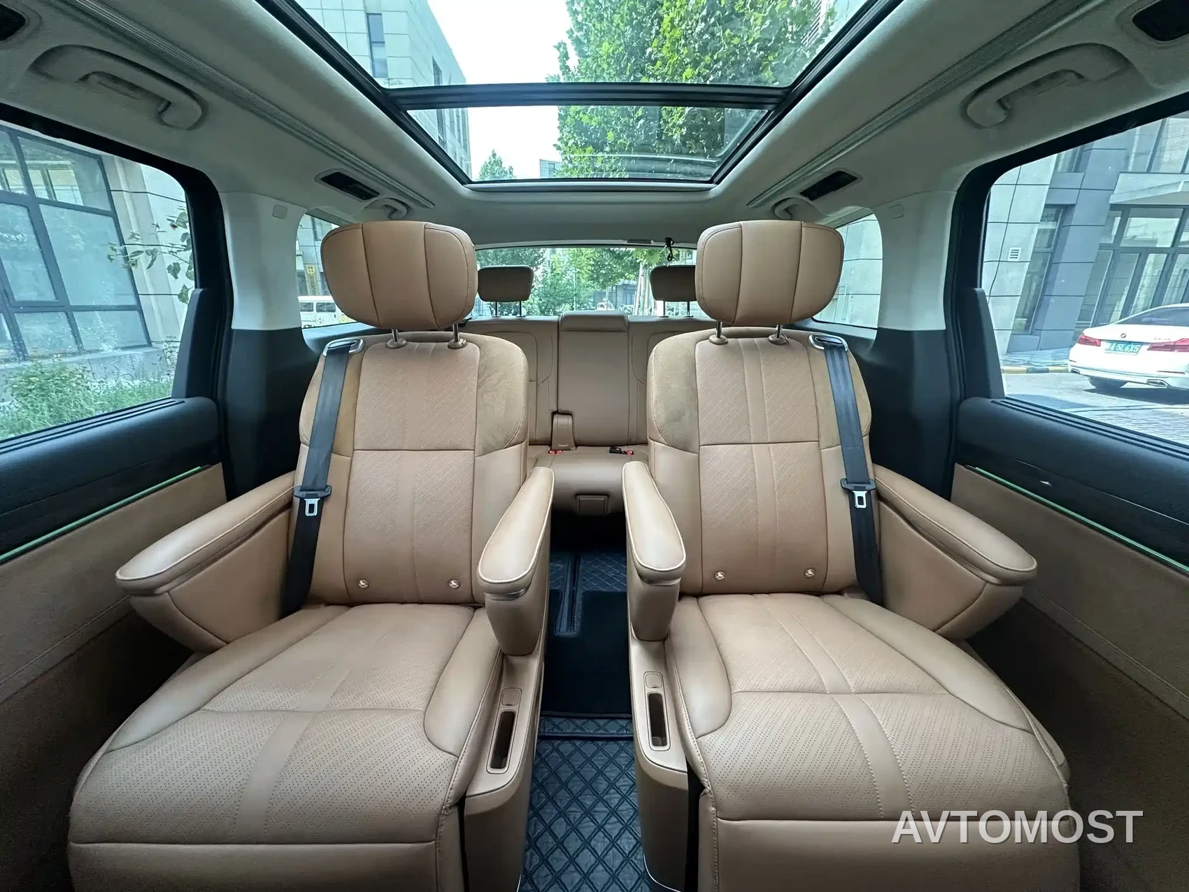 SAIC Maxus Dajia 9 2024 Super Hybrid Ultra Long Range Forest Edition 7-Seater — фото 14