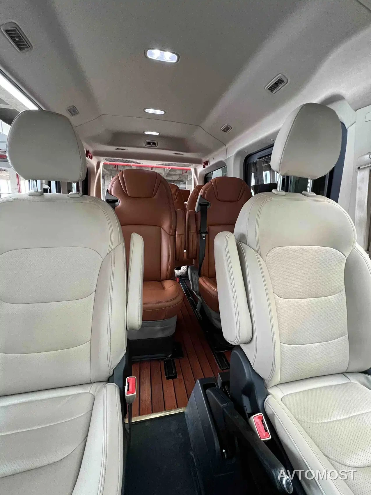 SAIC Maxus Xintu V90 2022 2.0T Auto Zhida Operation RWD Long Wheelbase High Roof Single Rear Tire 9-Seater — фото 7