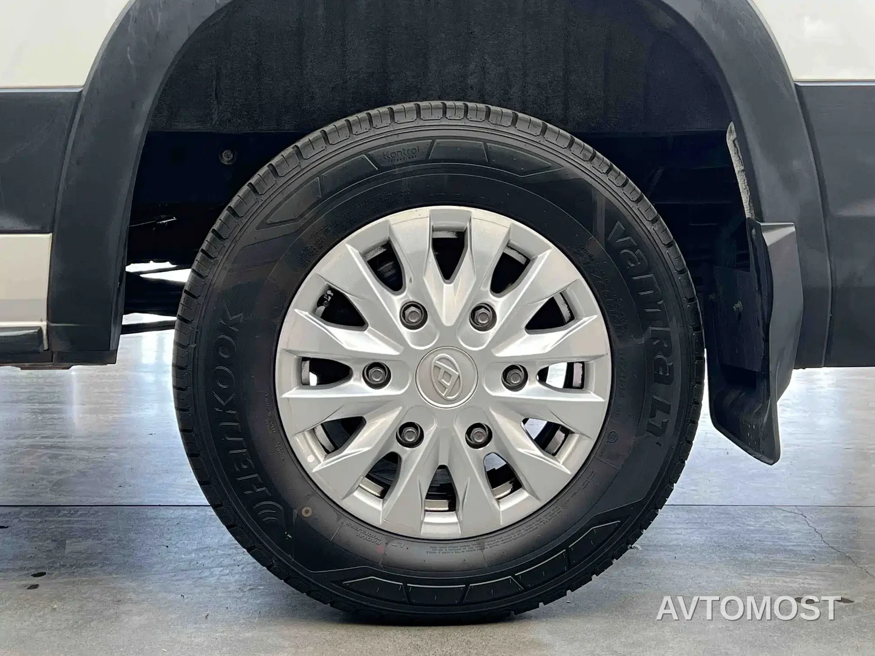 SAIC Maxus Xintu V90 2022 2.0T Auto Zhida Operation RWD Long Wheelbase High Roof Single Rear Tire 9-Seater — фото 12