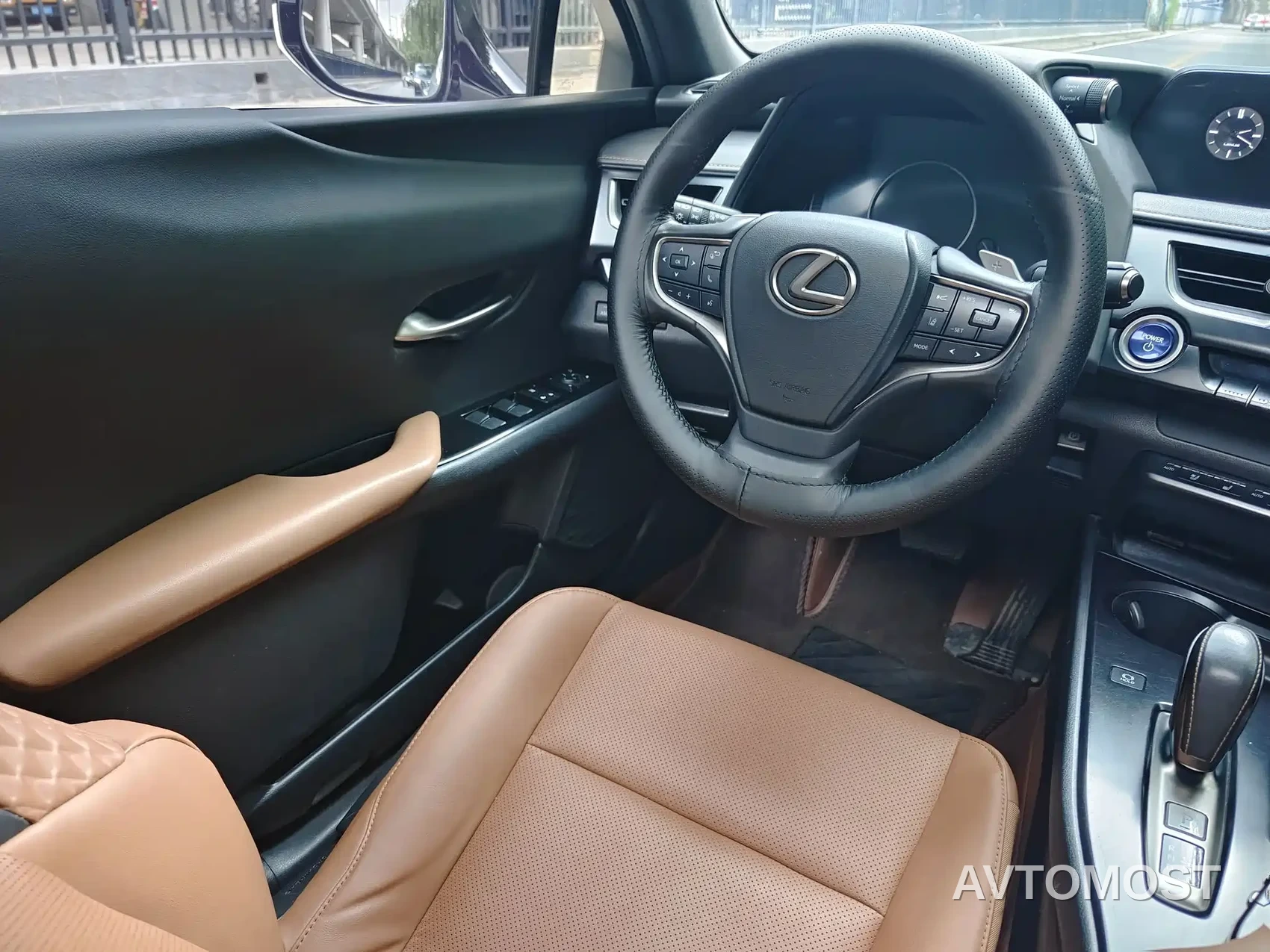 Lexus UX Electric 2020 300e Pure Yue Edition — фото 17