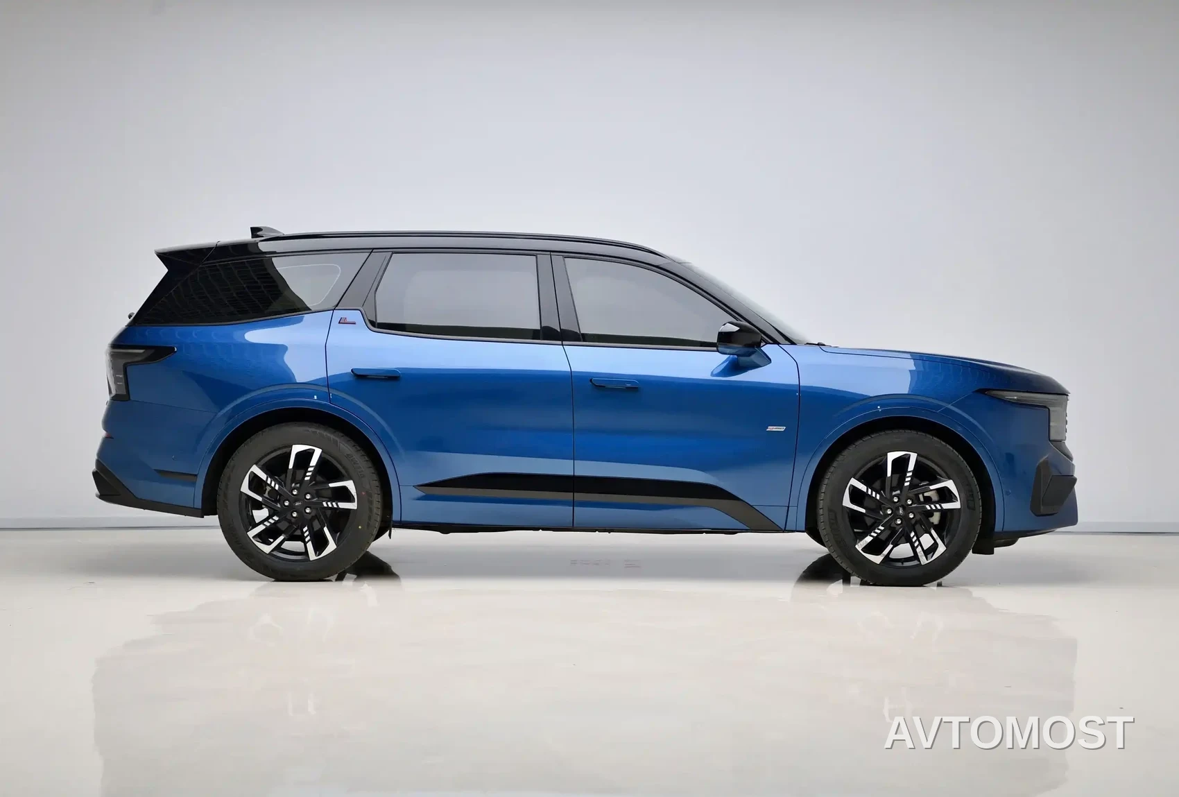 Ford Edge 2023 Edge L 2.0T EcoBoost E Hybrid AWD 7-Seater ST-Line — фото 8