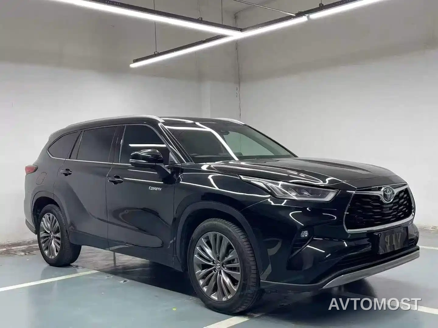 Toyota Highlander 2022 Model Dual Engine 2.5L 4WD Premium Edition 7-Seater — фото 3