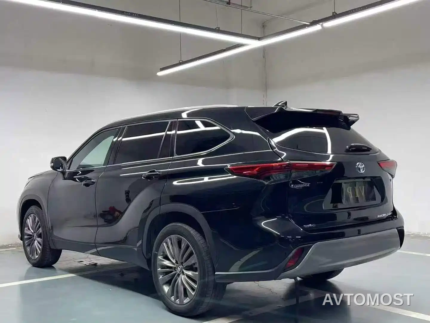Toyota Highlander 2022 Model Dual Engine 2.5L 4WD Premium Edition 7-Seater — фото 7