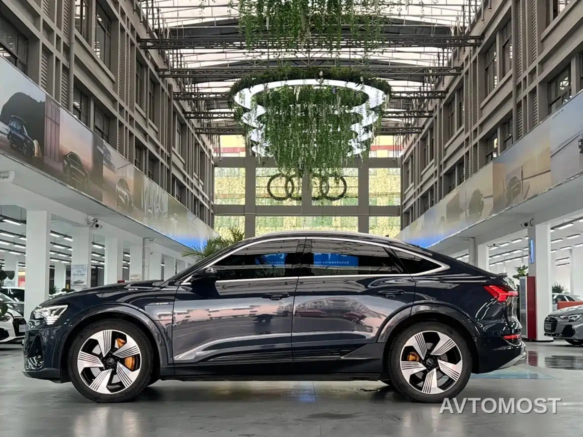 Audi e-tron (Import) 2021 Sportback 55 quattro Selection — фото 2