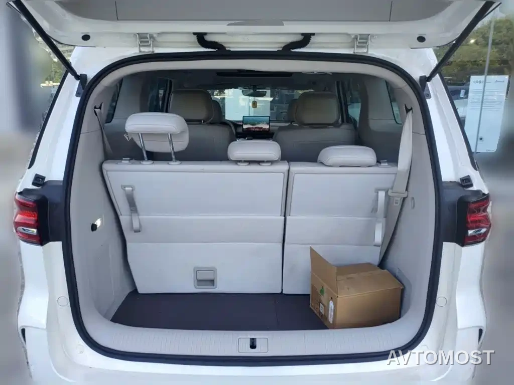 Roewe iMAX8 EV 2025 Model 1.5T DMH Land Premium Edition — фото 10