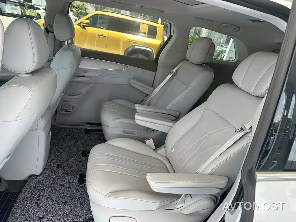 Roewe iMAX8 EV 2025 Model 1.5T DMH Land Premium Edition — фото 18