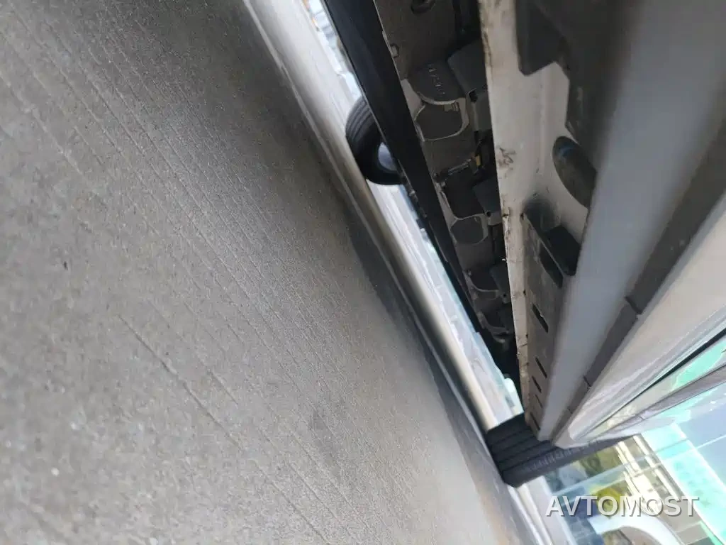 Roewe iMAX8 EV 2025 Model 1.5T DMH Land Premium Edition — фото 20