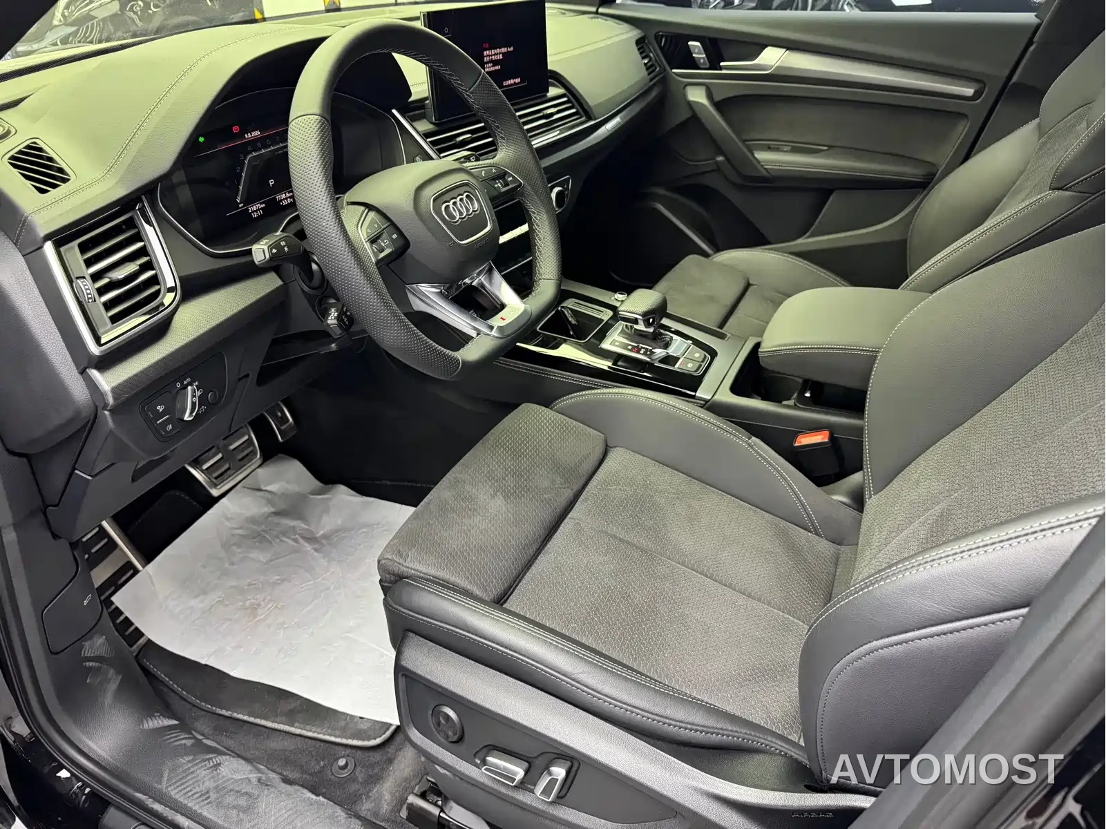 Audi Q5L Sportback 2025 quattro 45th Anniversary Collector's Edition 40 TFSI Luxury — фото 4