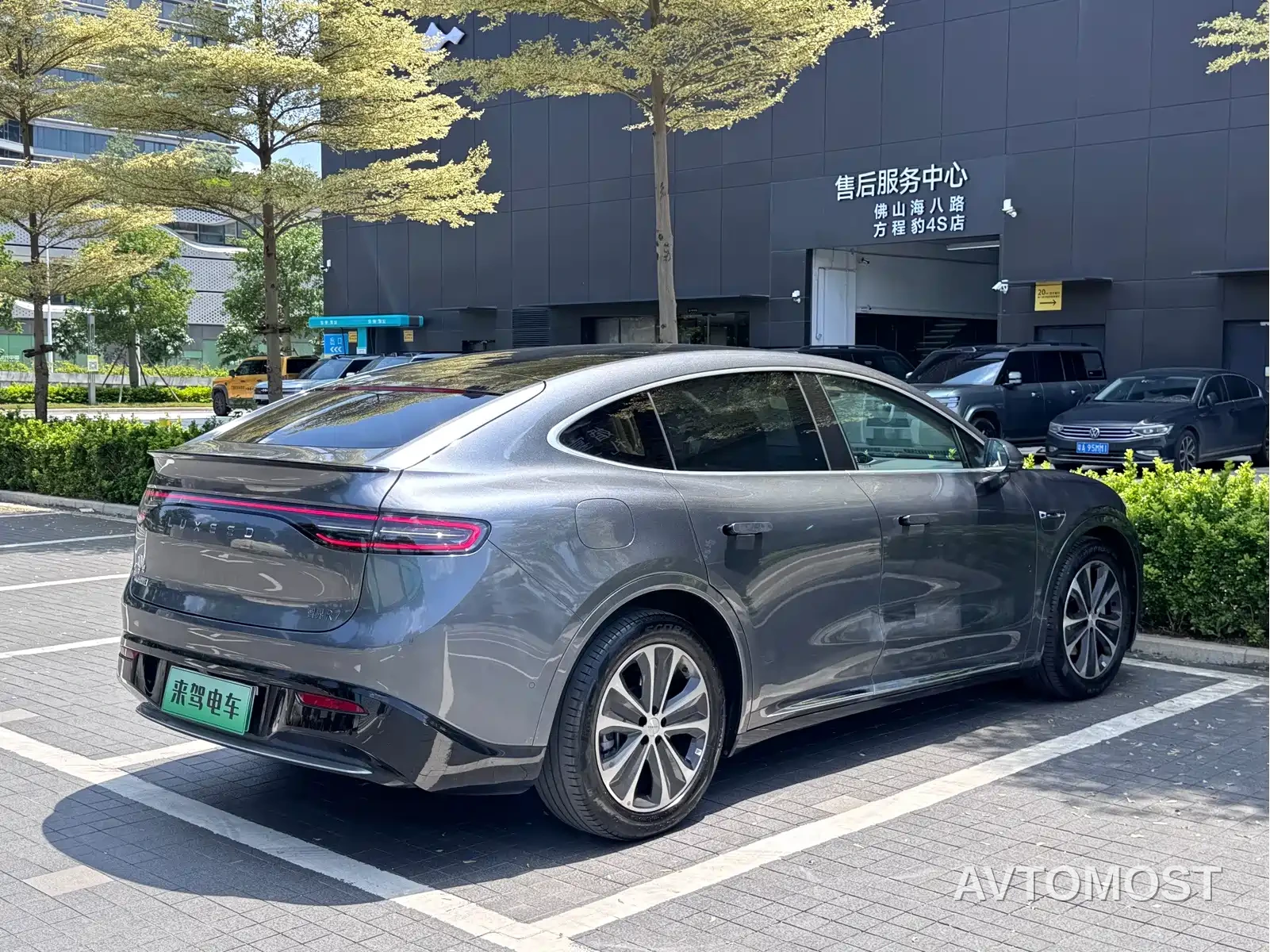 Zhijie Luxeed R7 2025 Extended Range 251km Pro — фото 6