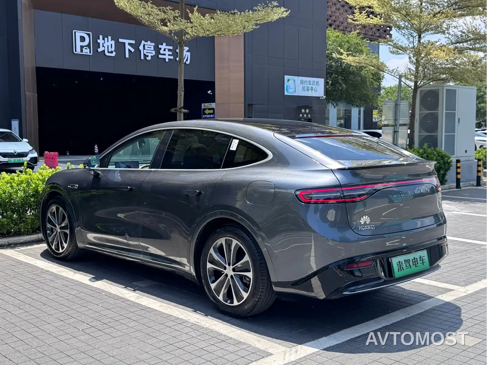 Zhijie Luxeed R7 2025 Extended Range 251km Pro — фото 10