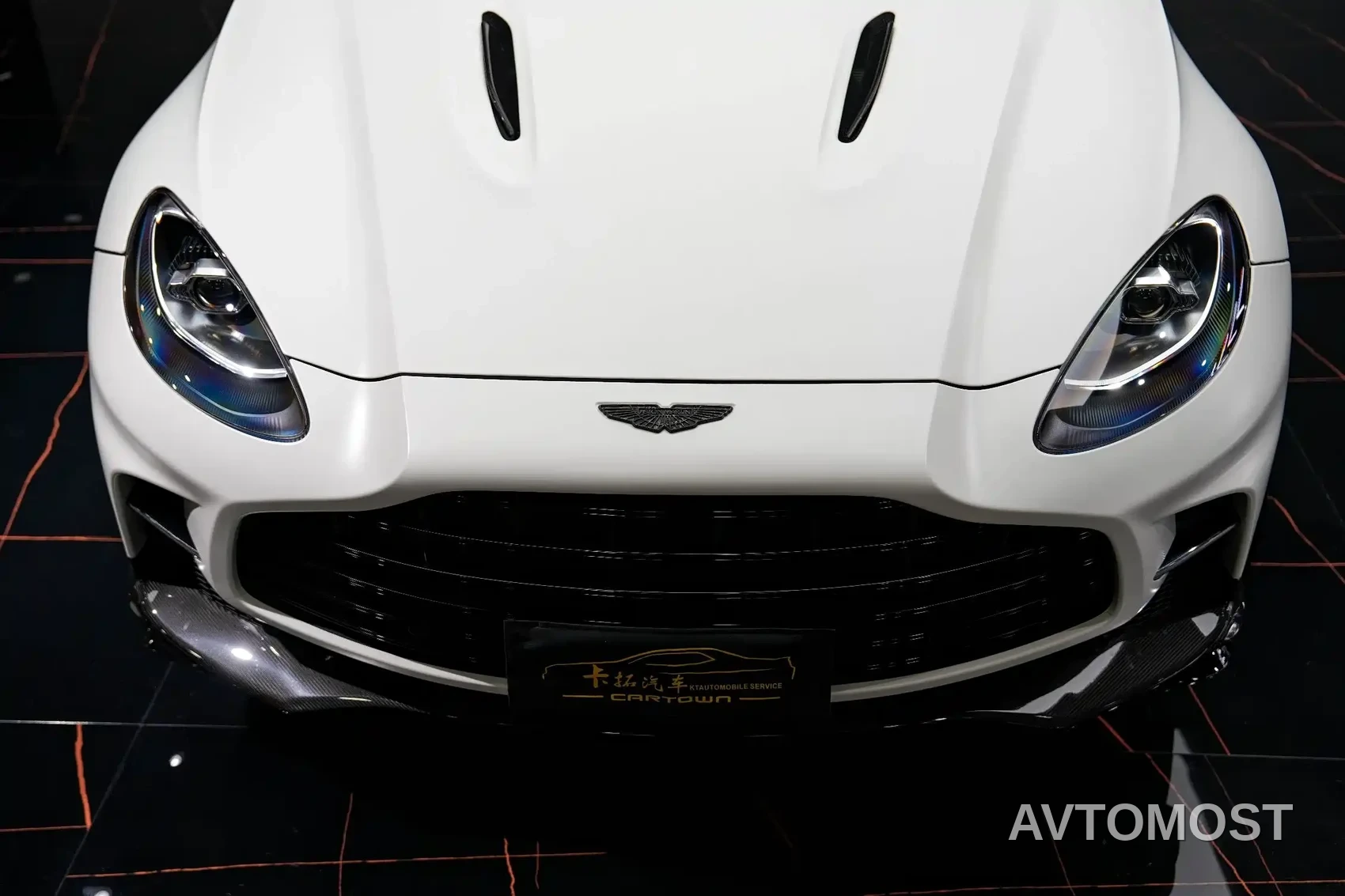 Aston Martin DBX 2023 Model 4.0T V8 707 — фото 7