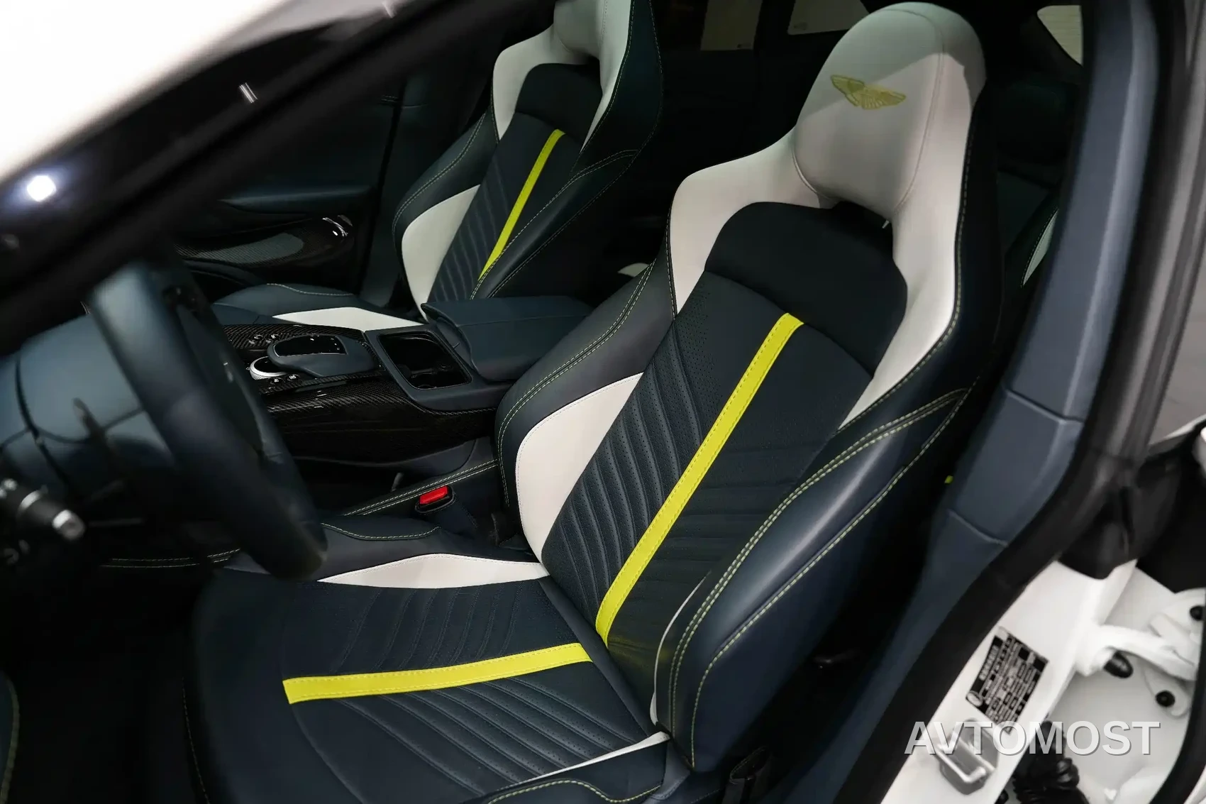 Aston Martin DBX 2023 Model 4.0T V8 707 — фото 11