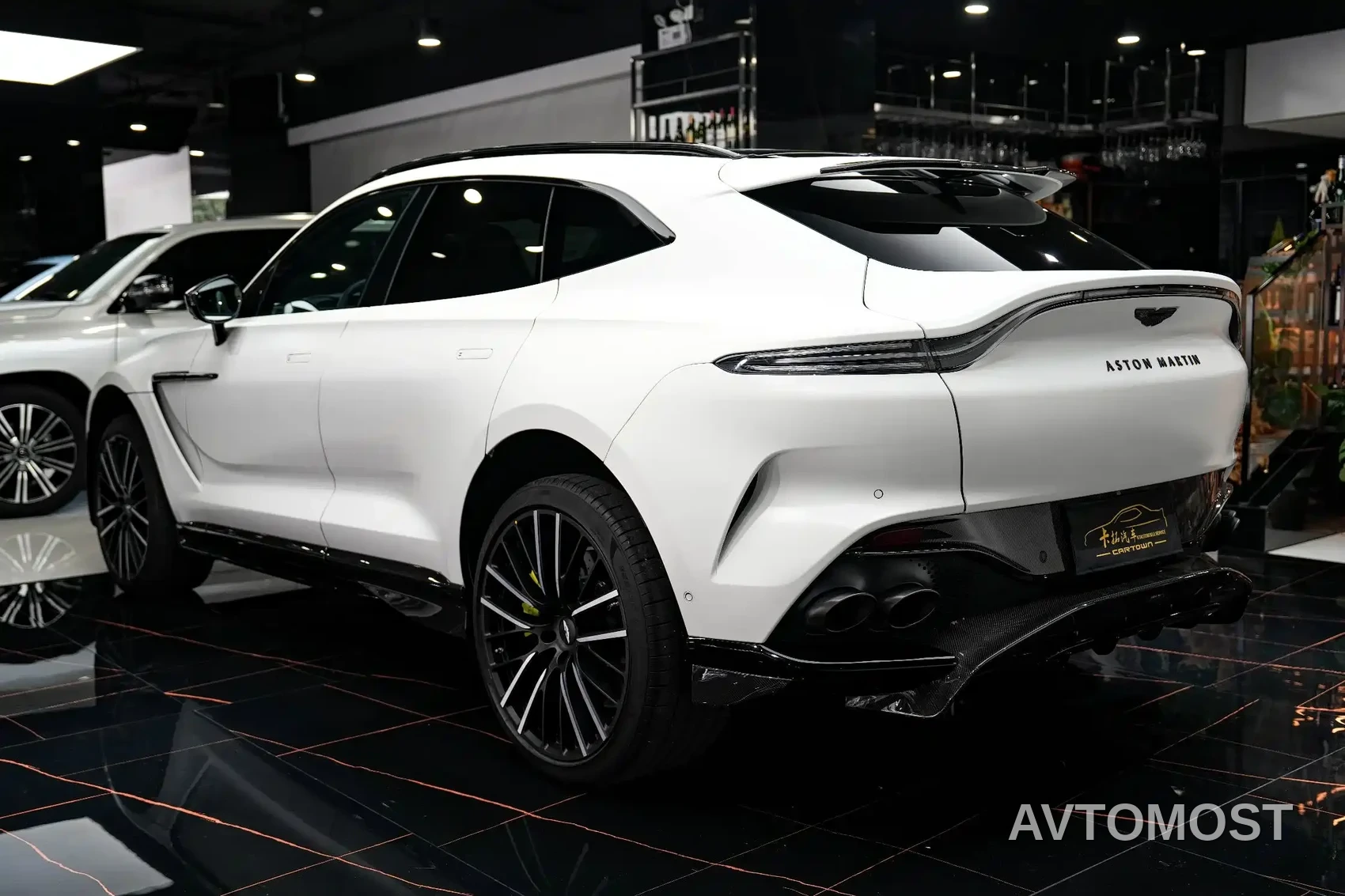 Aston Martin DBX 2023 Model 4.0T V8 707 — фото 38