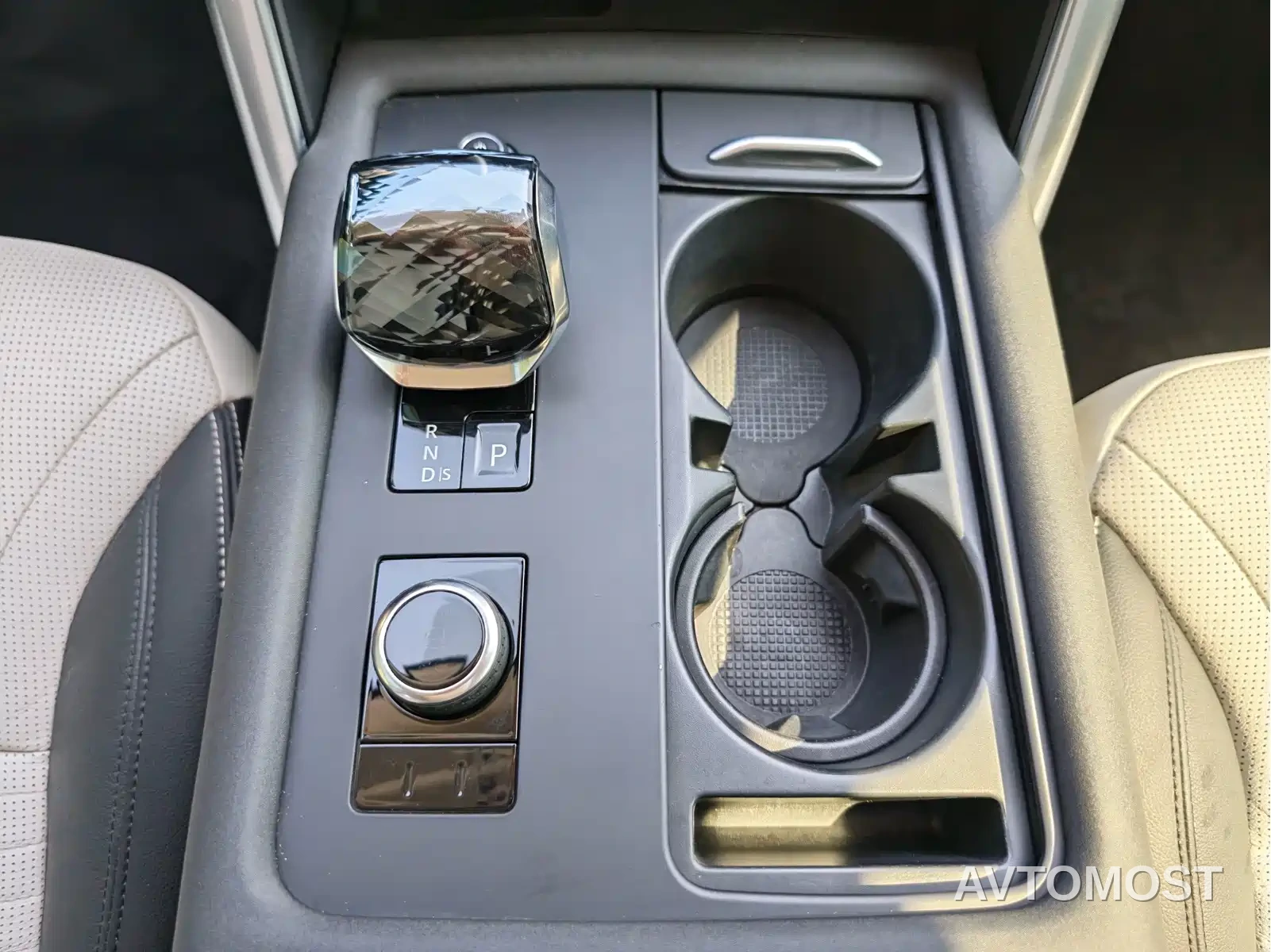 Land Rover Discovery 2024 360PS Dynamic SE — фото 11