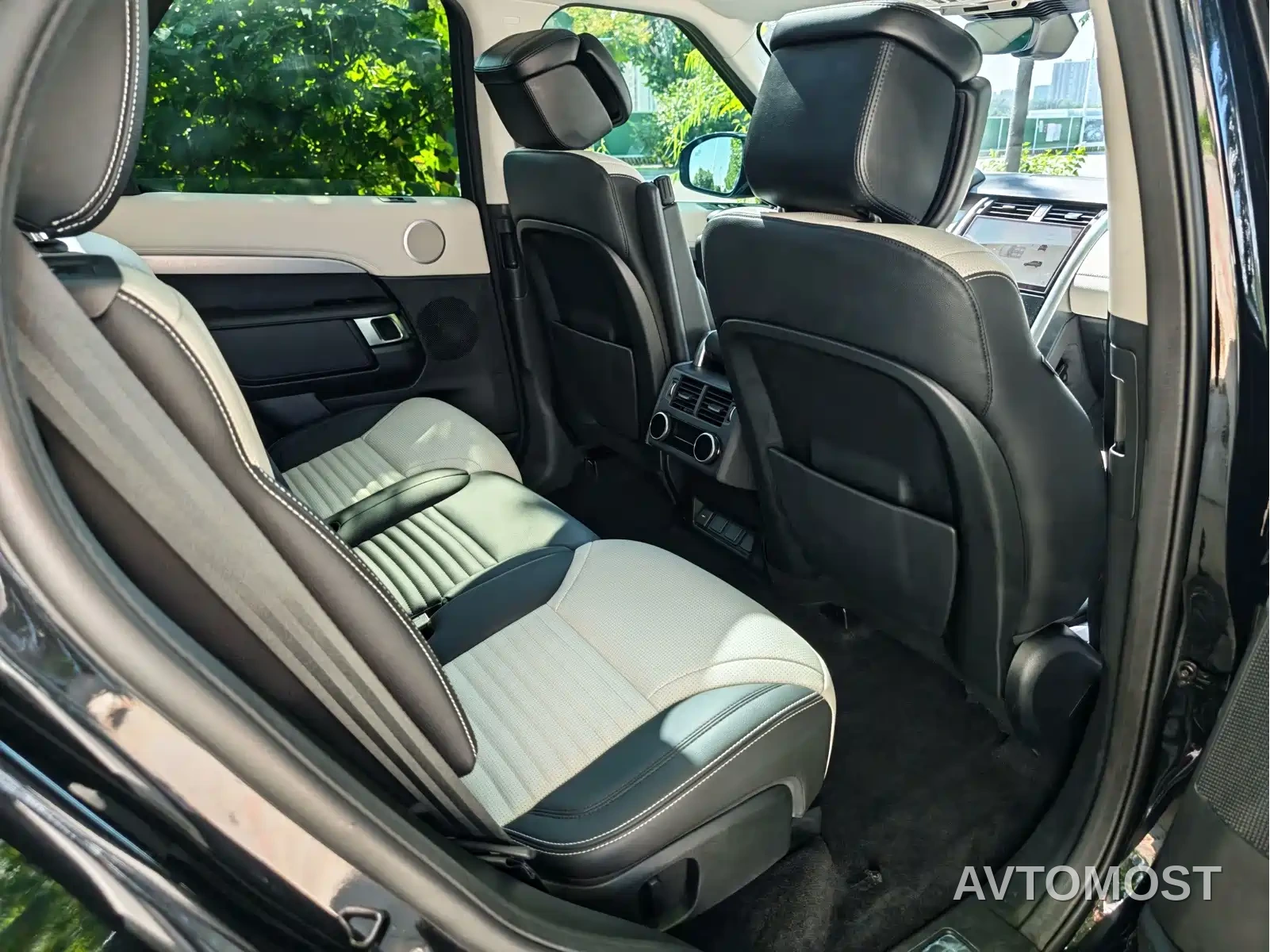 Land Rover Discovery 2024 360PS Dynamic SE — фото 17