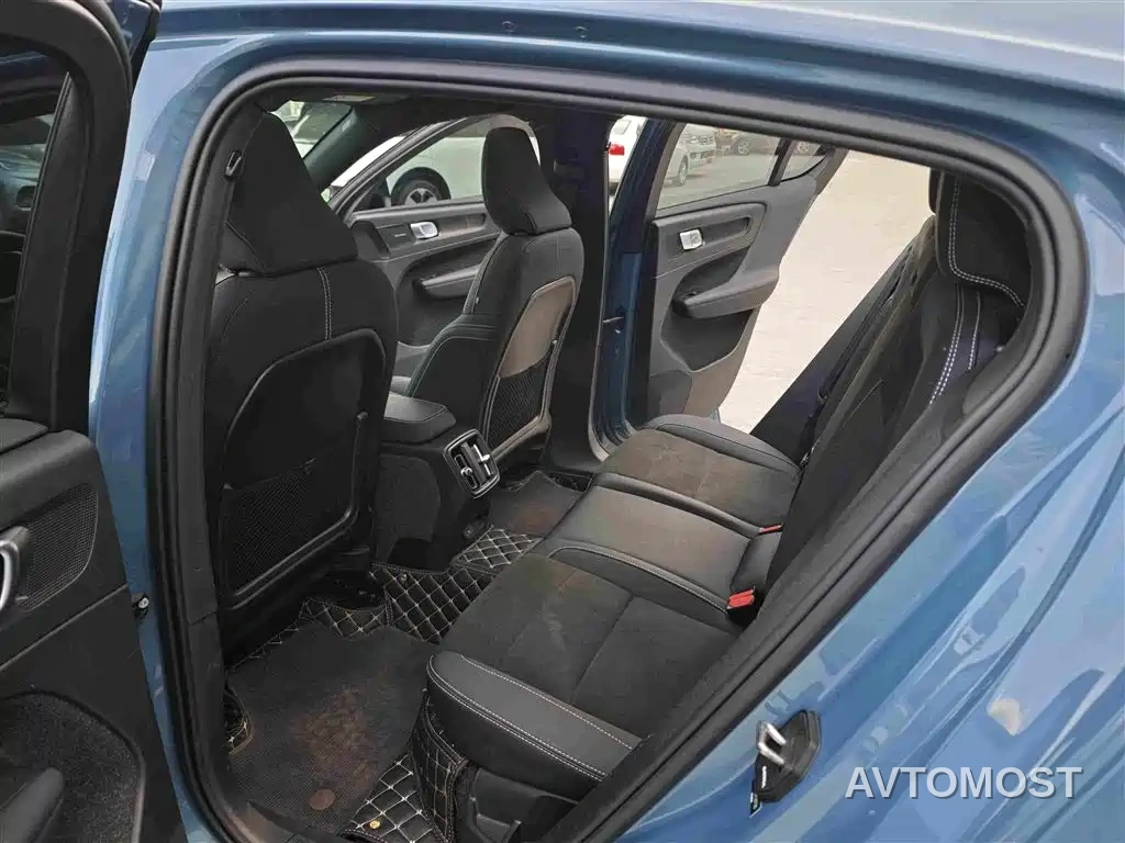 Volvo C40 2022 Long Range Edition PRO — фото 6