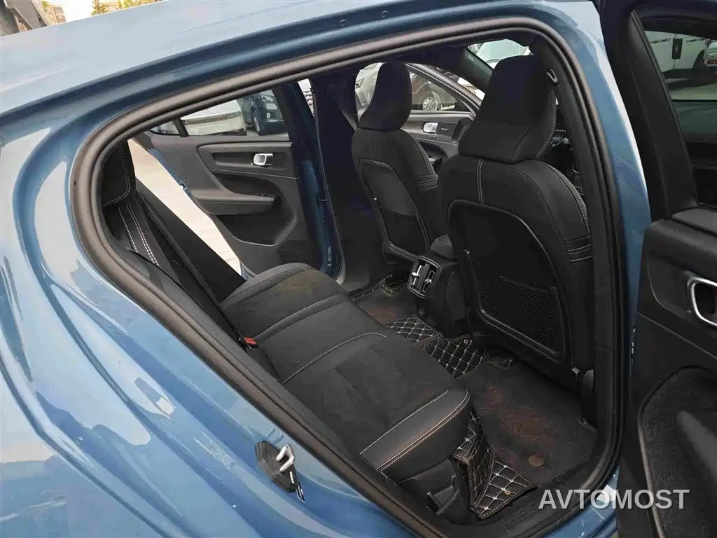 Volvo C40 2022 Long Range Edition PRO — фото 8