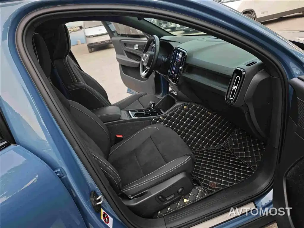 Volvo C40 2022 Long Range Edition PRO — фото 9