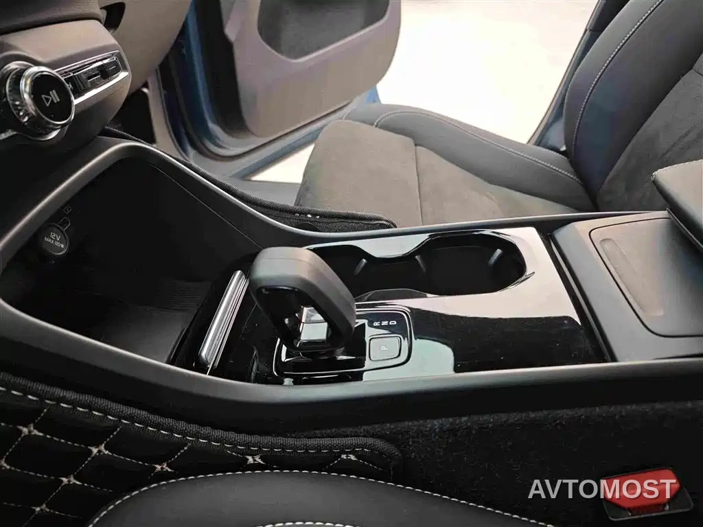 Volvo C40 2022 Long Range Edition PRO — фото 13