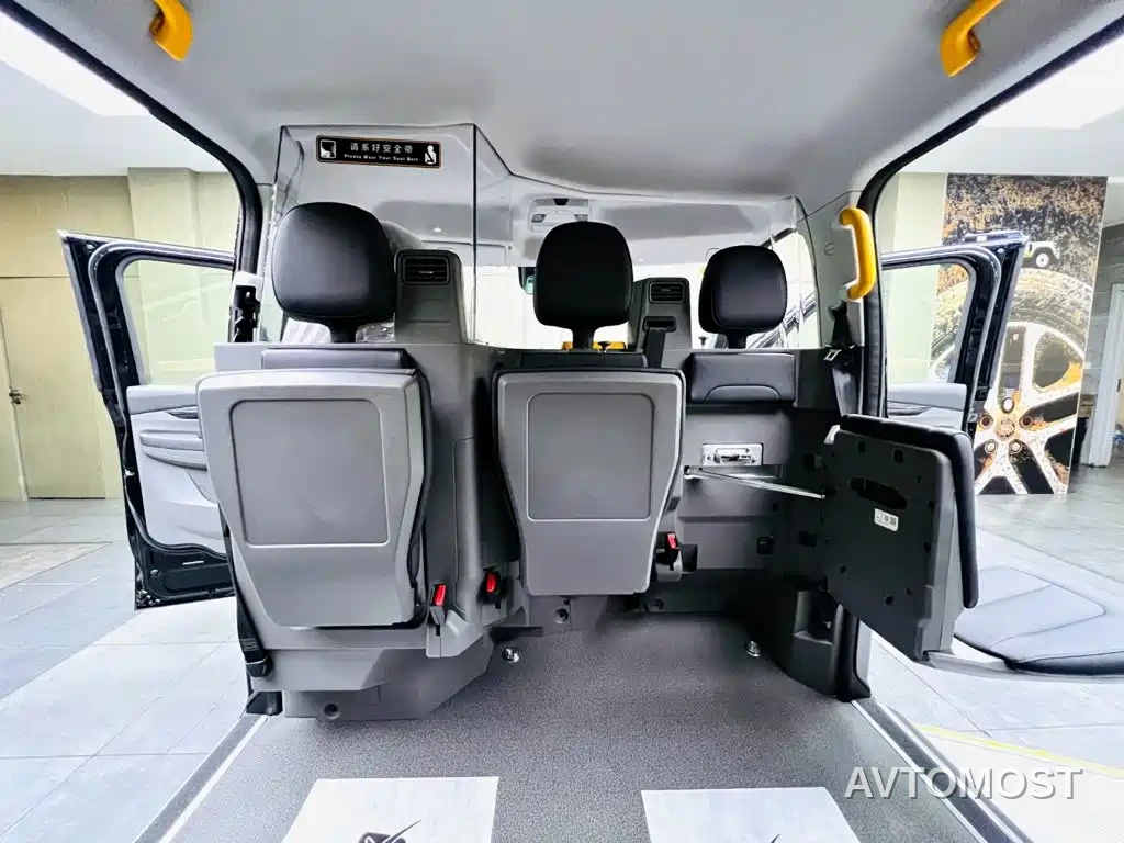 LEVC TX 2023 TX5 Extended Range Travel Edition — фото 13