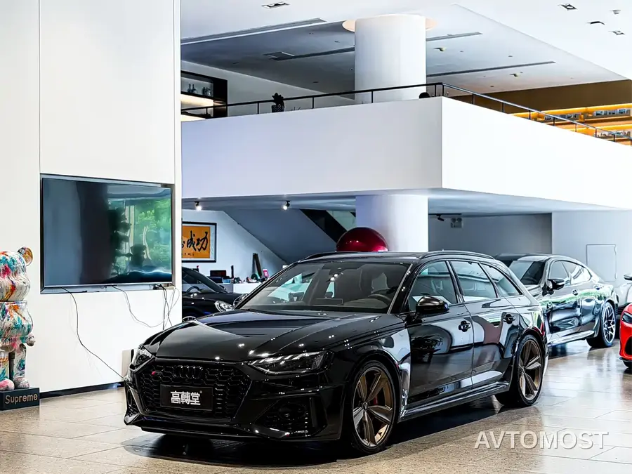 Audi RS 4 2023 Model RS4 Avant Dark Gold Edition