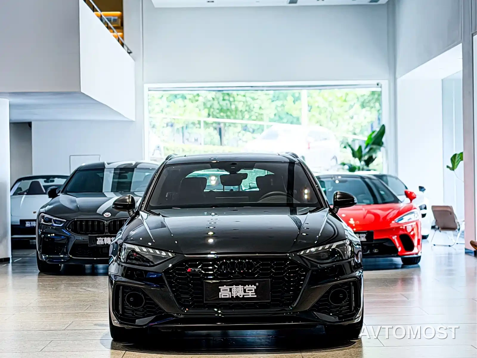 Audi RS 4 2023 Model RS4 Avant Dark Gold Edition — фото 2