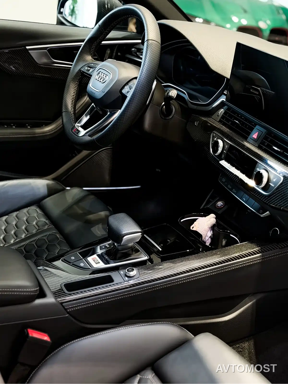Audi RS 4 2023 Model RS4 Avant Dark Gold Edition — фото 8