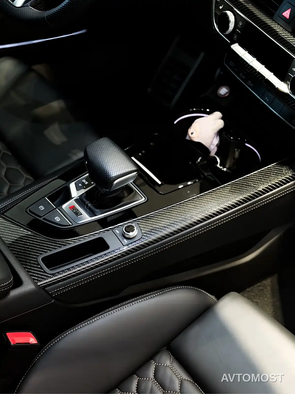 Audi RS 4 2023 Model RS4 Avant Dark Gold Edition — фото 10