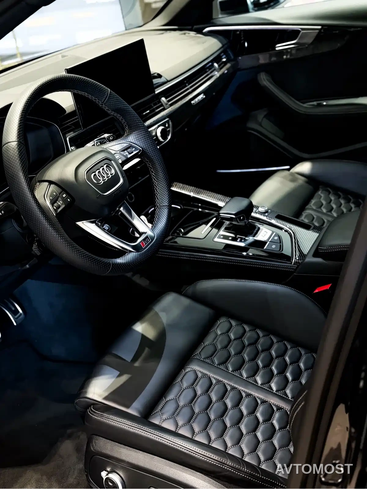 Audi RS 4 2023 Model RS4 Avant Dark Gold Edition — фото 12