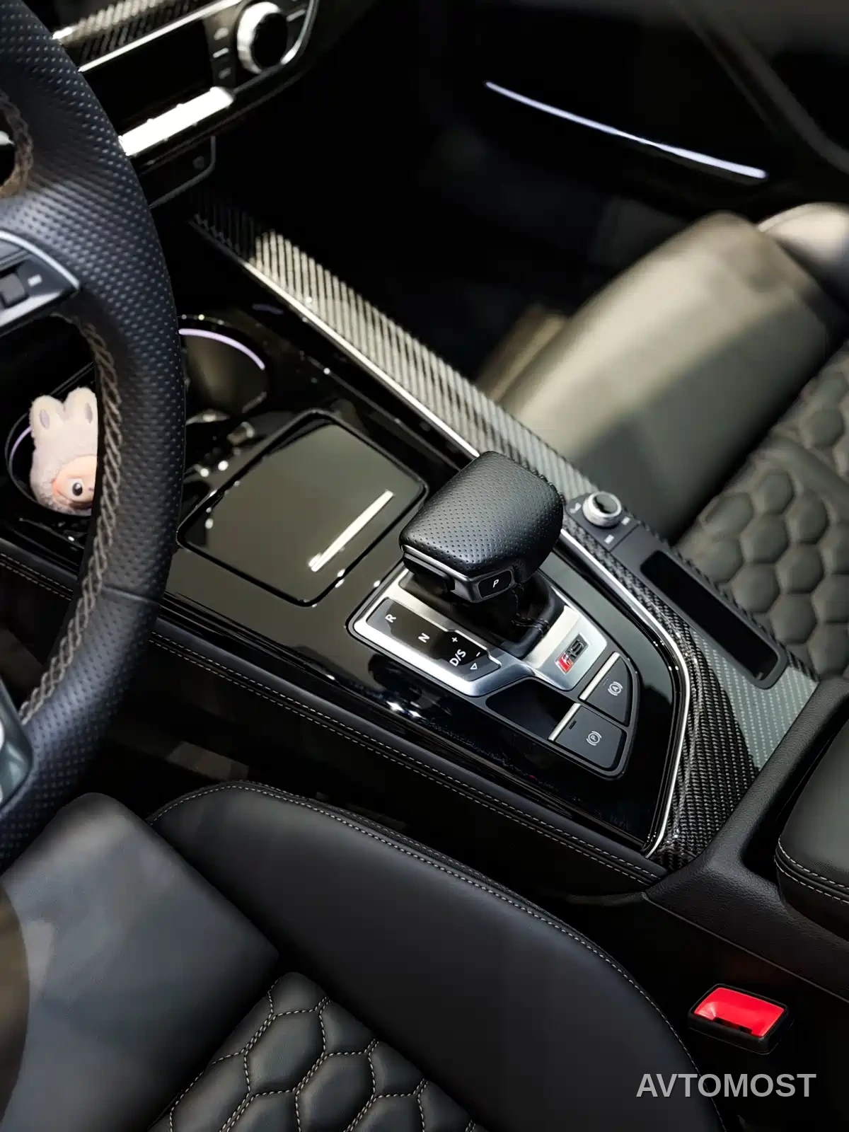 Audi RS 4 2023 Model RS4 Avant Dark Gold Edition — фото 16