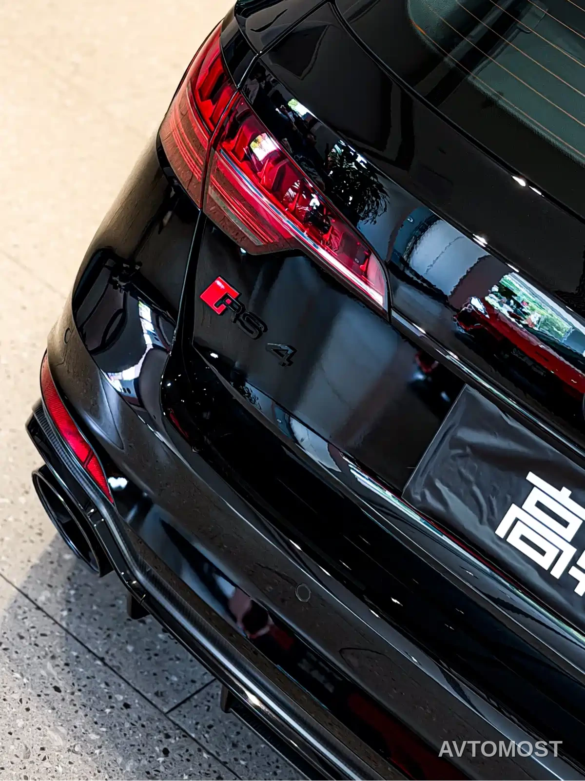 Audi RS 4 2023 Model RS4 Avant Dark Gold Edition — фото 19