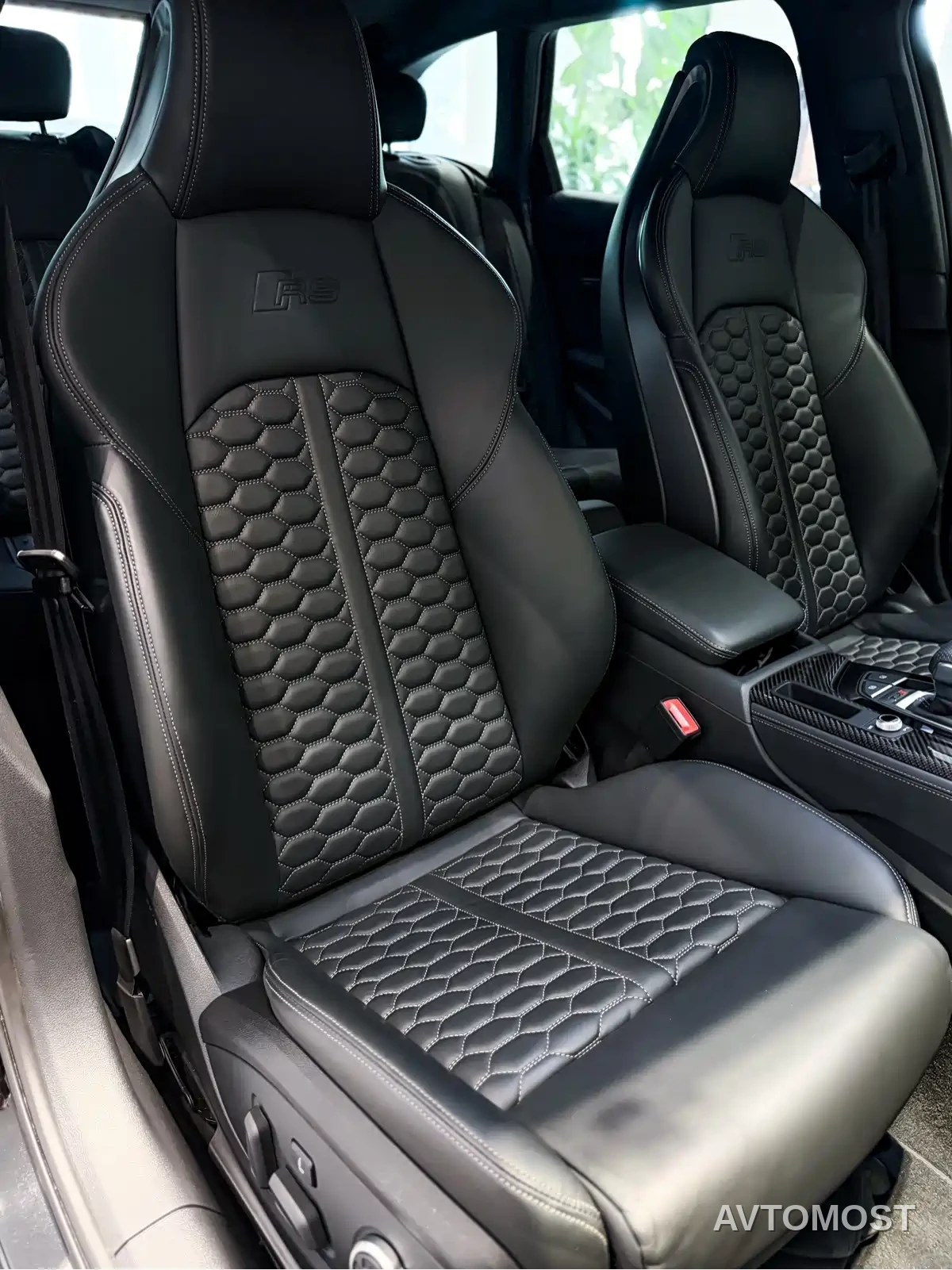 Audi RS 4 2023 Model RS4 Avant Dark Gold Edition — фото 27