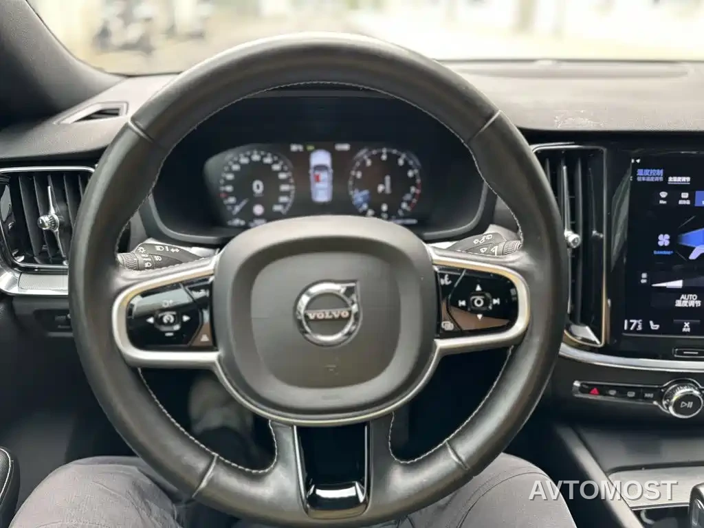 Volvo V60 2021 B5 Zhiyuan Sport Edition — фото 2