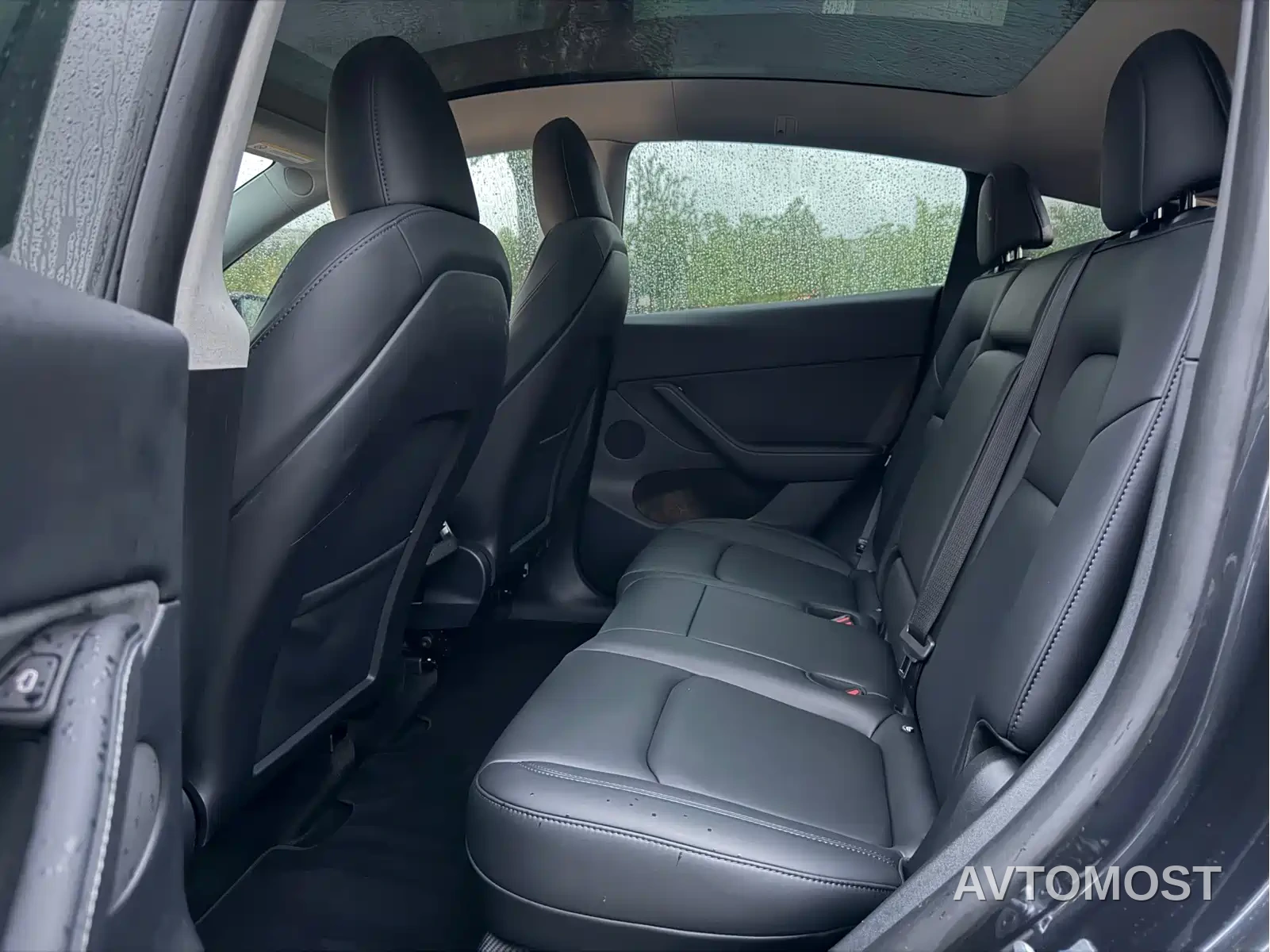 Tesla Model Y 2024 Rear-Wheel Drive Version — фото 11