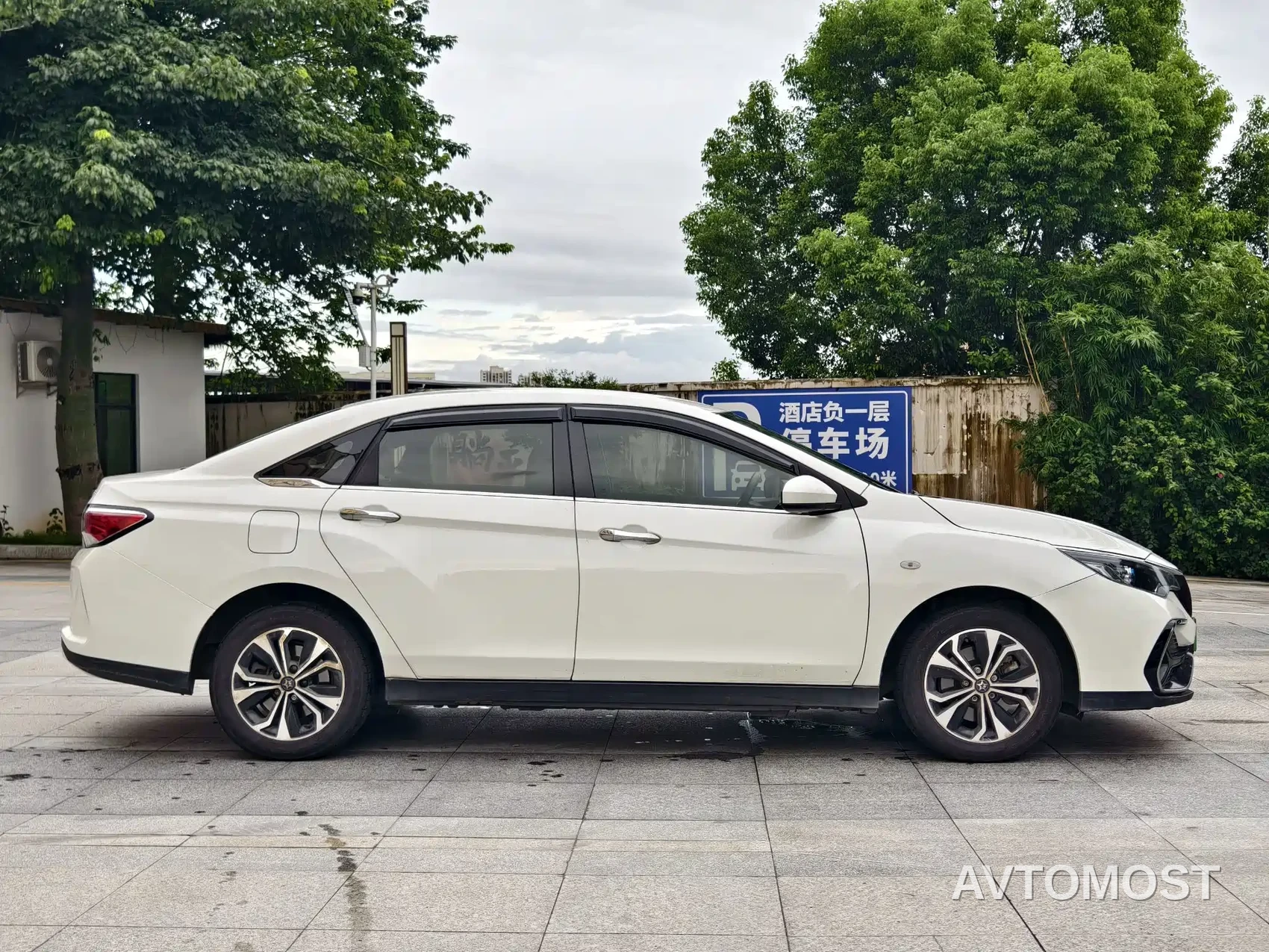 Venucia D60EV 2022 Standard Range Comfort Edition — фото 8