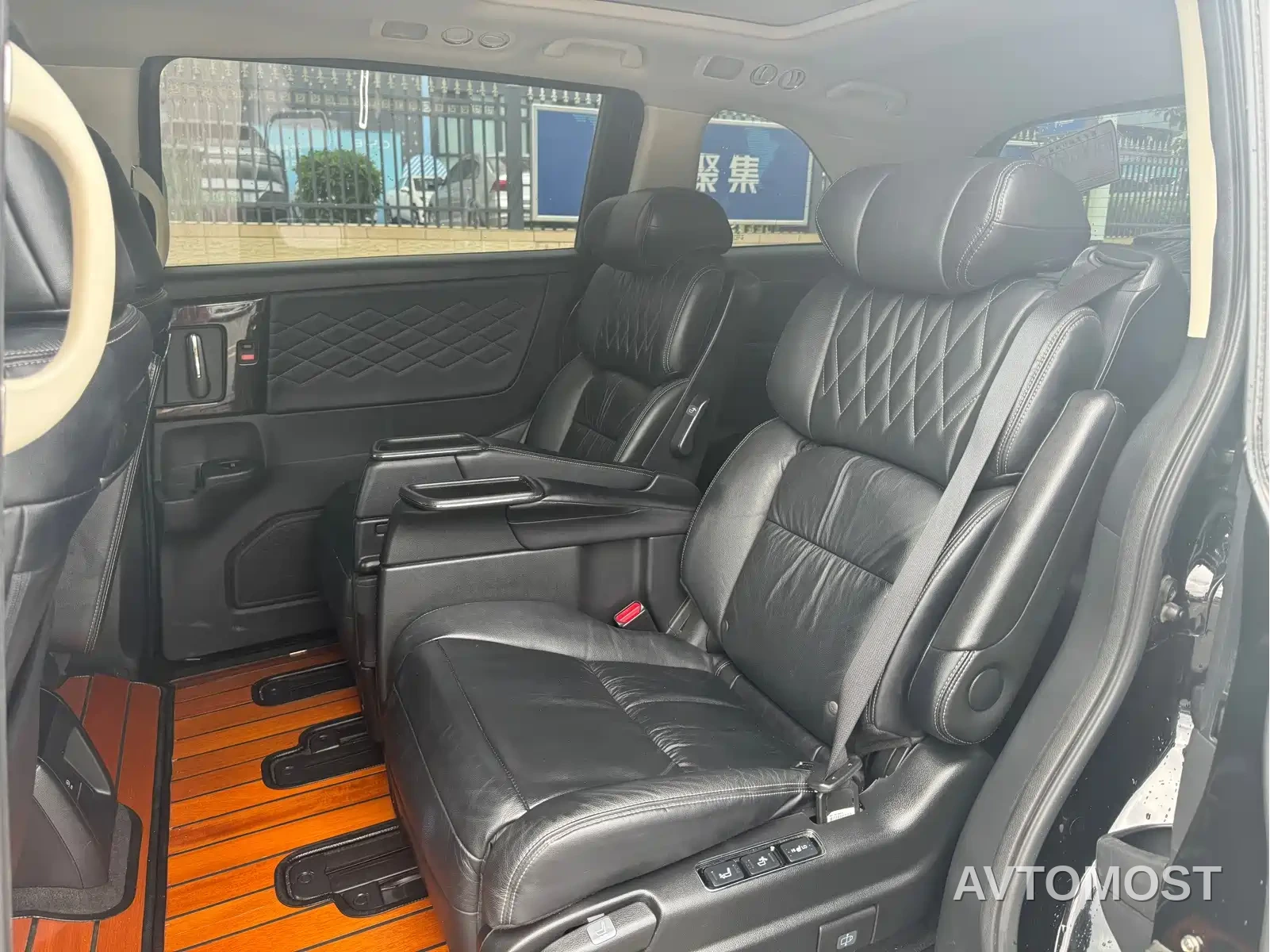 Honda Elysion 2019 2.0L Hybrid Luxury Edition — фото 5