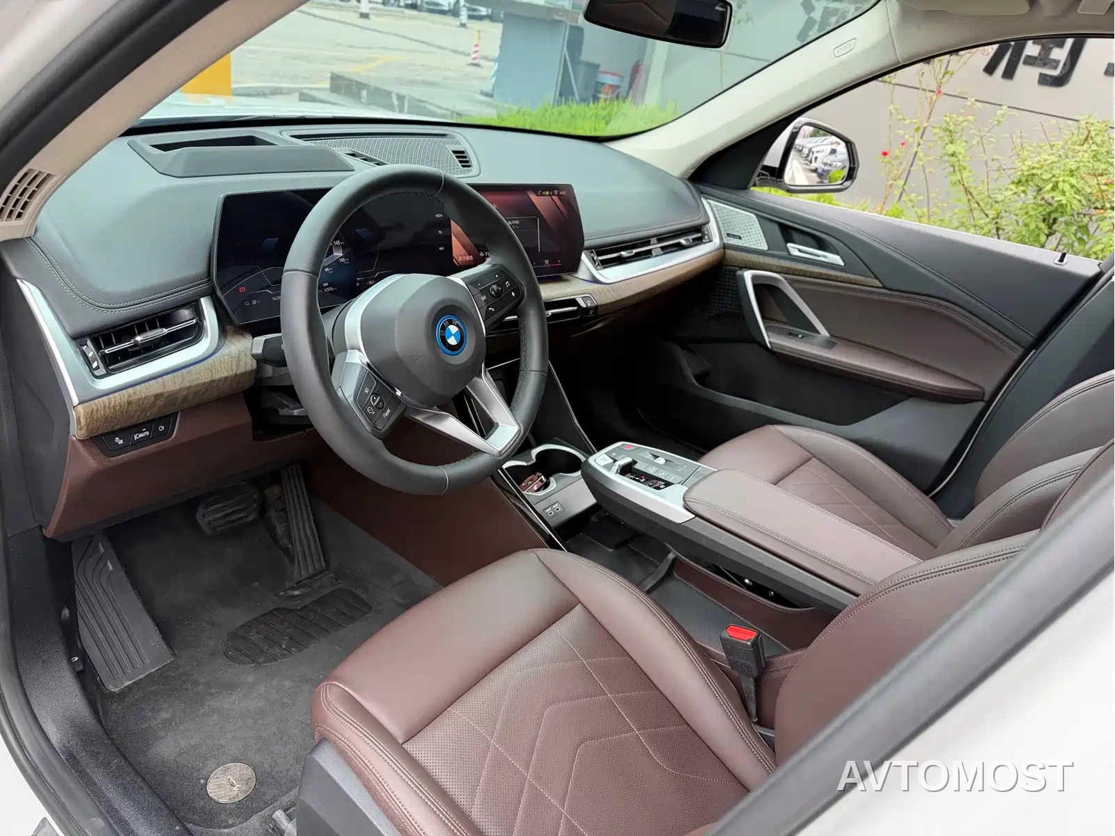 BMW iX1 2023 xDrive30L X Design Package — фото 5