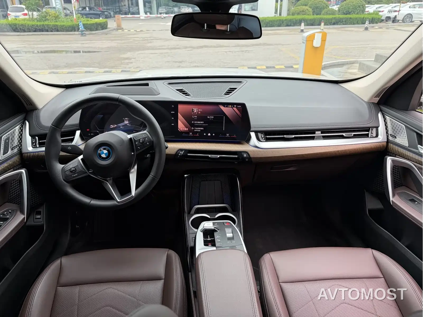 BMW iX1 2023 xDrive30L X Design Package — фото 8