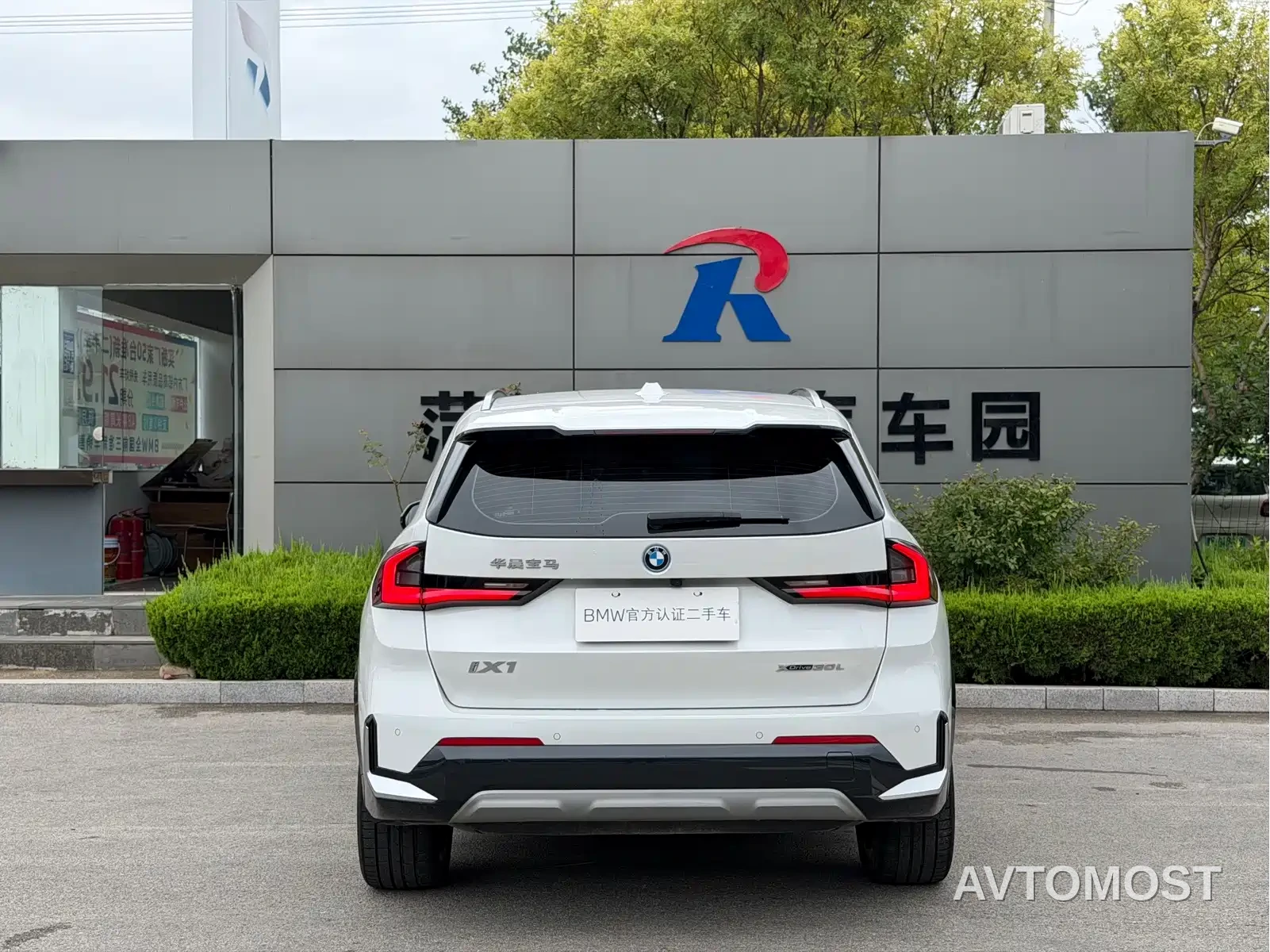 BMW iX1 2023 xDrive30L X Design Package — фото 12