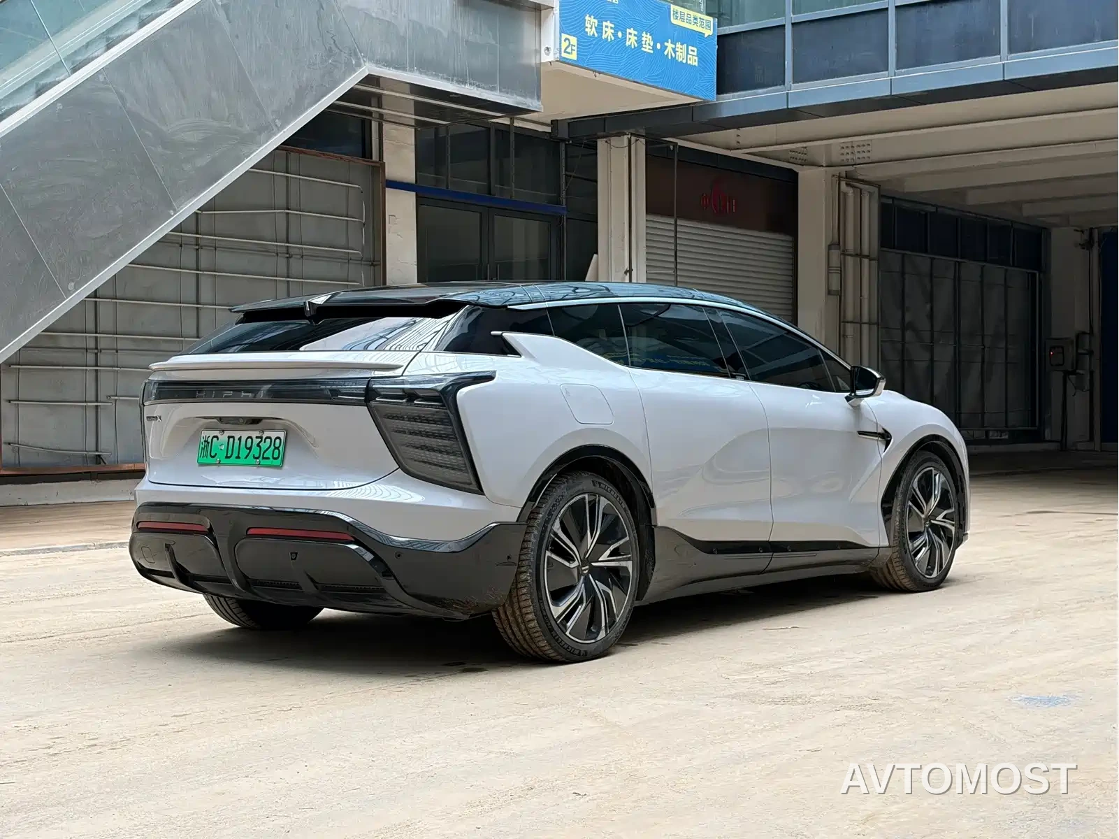 HiPhi X 2021 Luxury Edition 6-Seater — фото 4