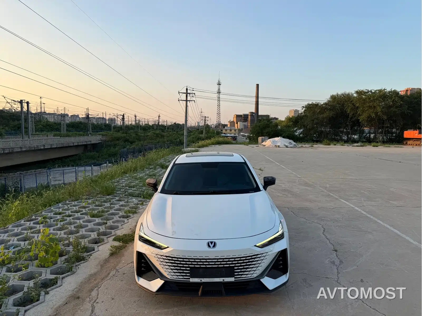 Changan UNI-V iDD 2023 ZhiDian iDD 1.5T 113km Smart Fun Edition — фото 3
