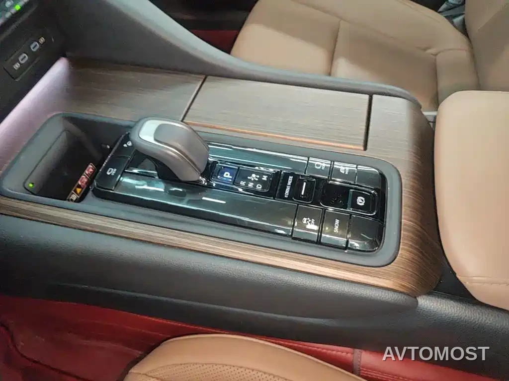 Toyota Crown (Import) 2024 2.5L Ultimate Edition — фото 6