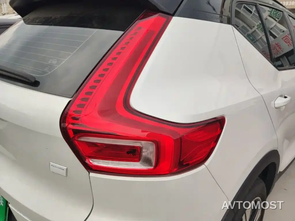 Volvo XC40 New Energy 2022 Long Range Edition — фото 8