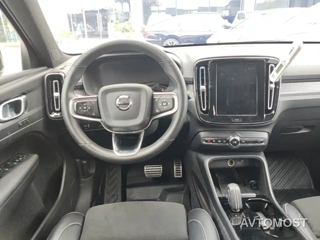 Volvo XC40 New Energy 2022 Long Range Edition — фото 11