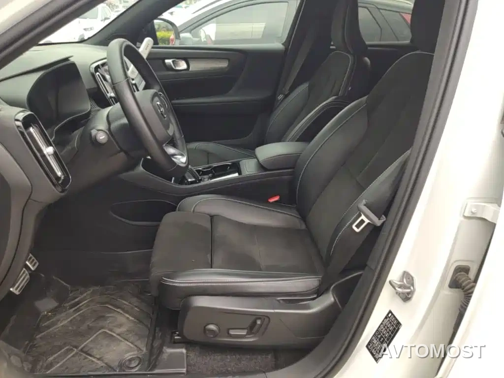 Volvo XC40 New Energy 2022 Long Range Edition — фото 15