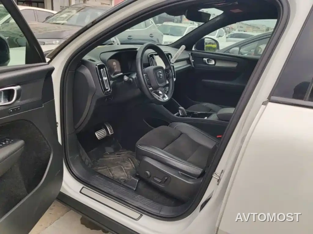 Volvo XC40 New Energy 2022 Long Range Edition — фото 16